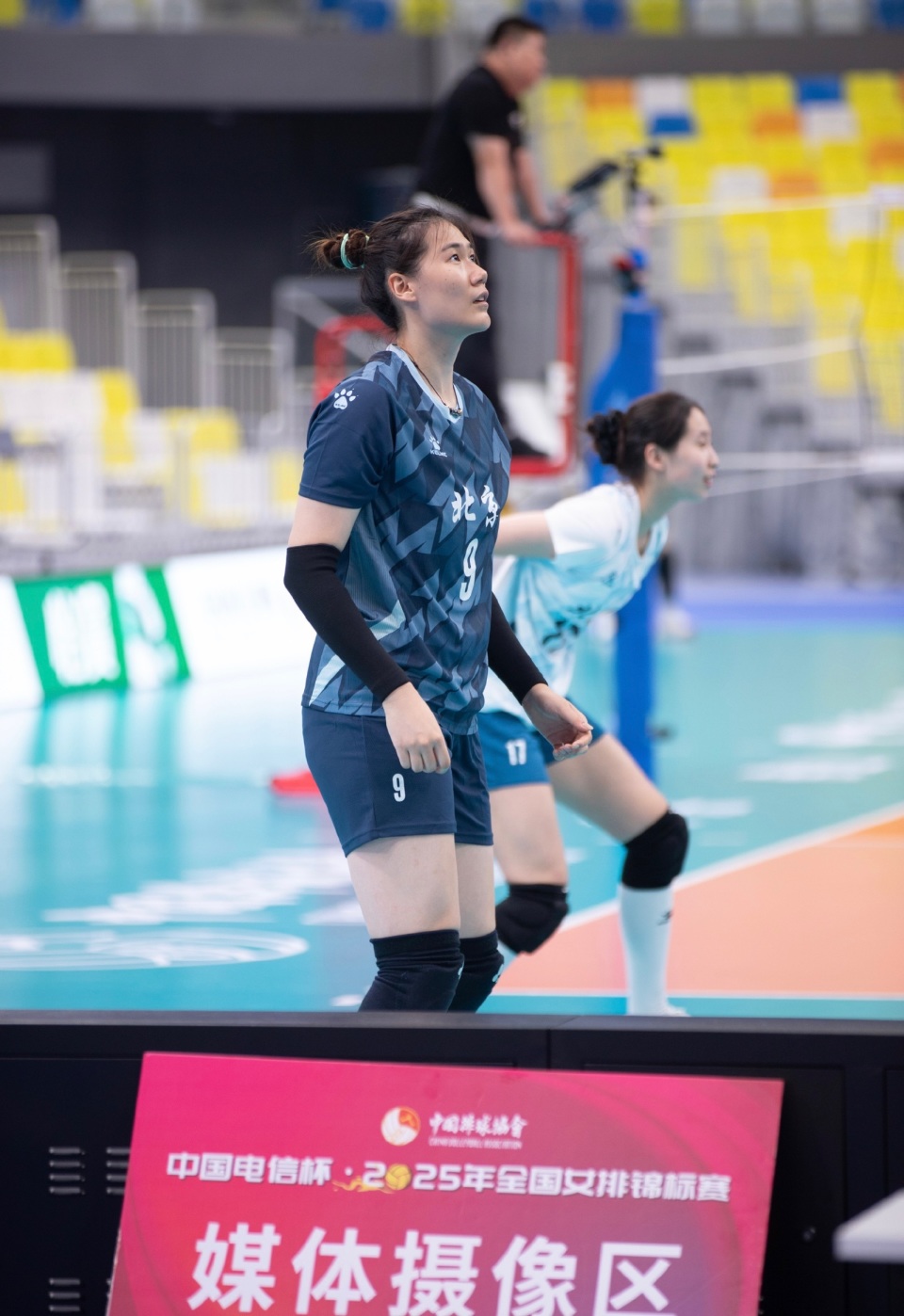 还出现在了, 她写道 还出现在了, 她写道