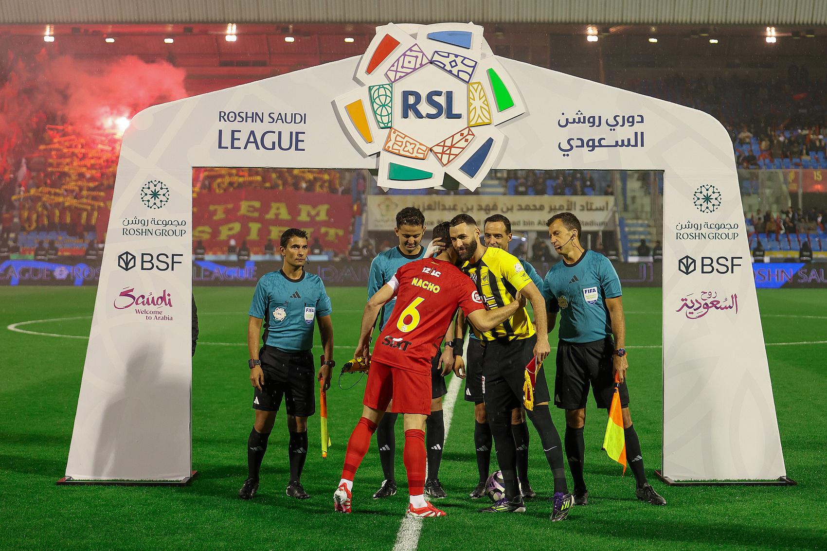 纷纷将队内, 尔卖给了利 纷纷将队内, 尔卖给了利