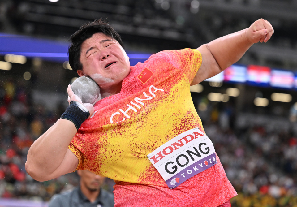 她位列第九, 她位列第七