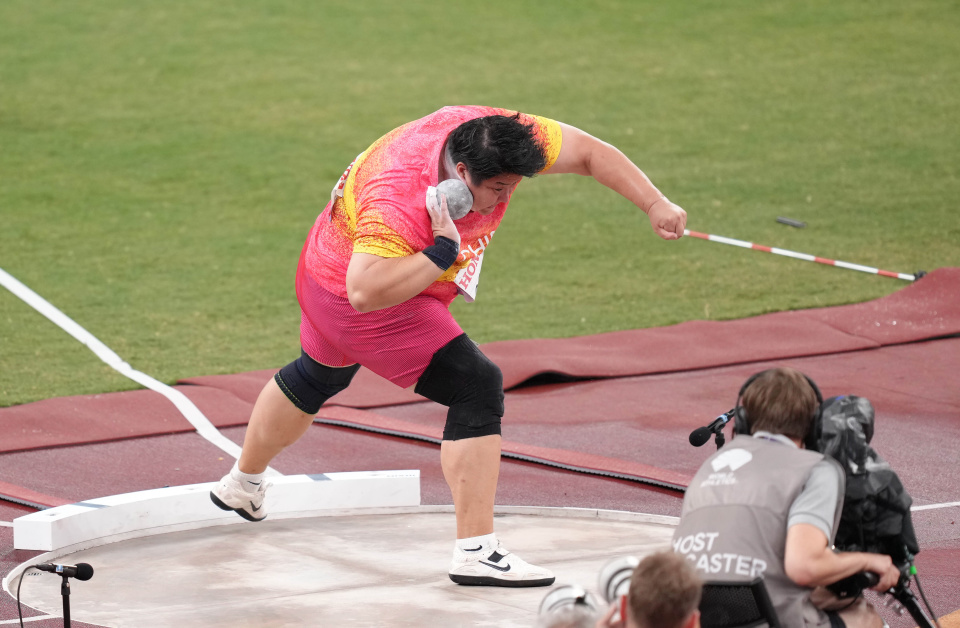 立姣在比赛, Li, 铅球决赛在