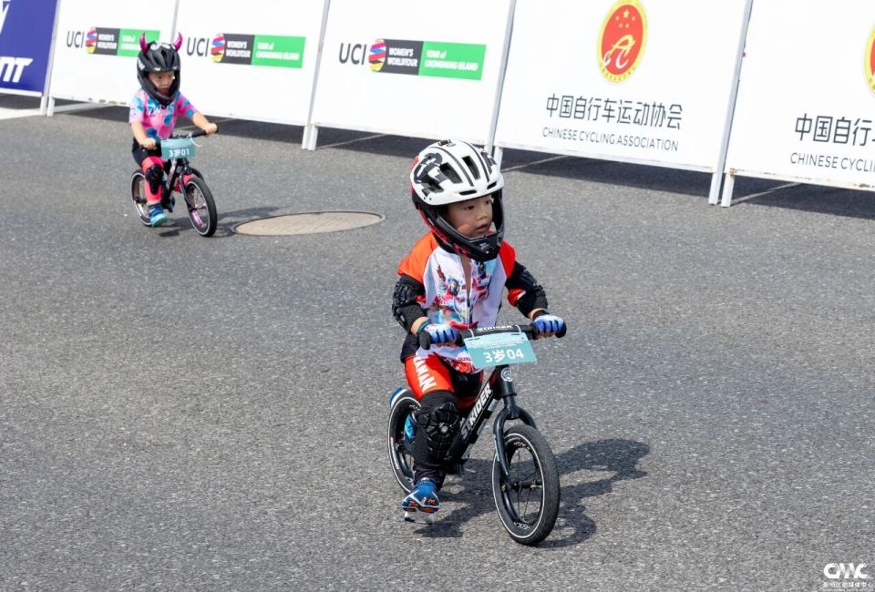 ine, NkAA, 子公路世界